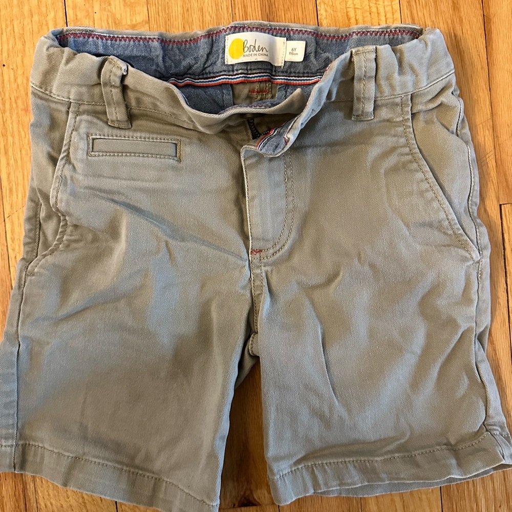 Boden boys khaki shorts size 6 (two pairs)